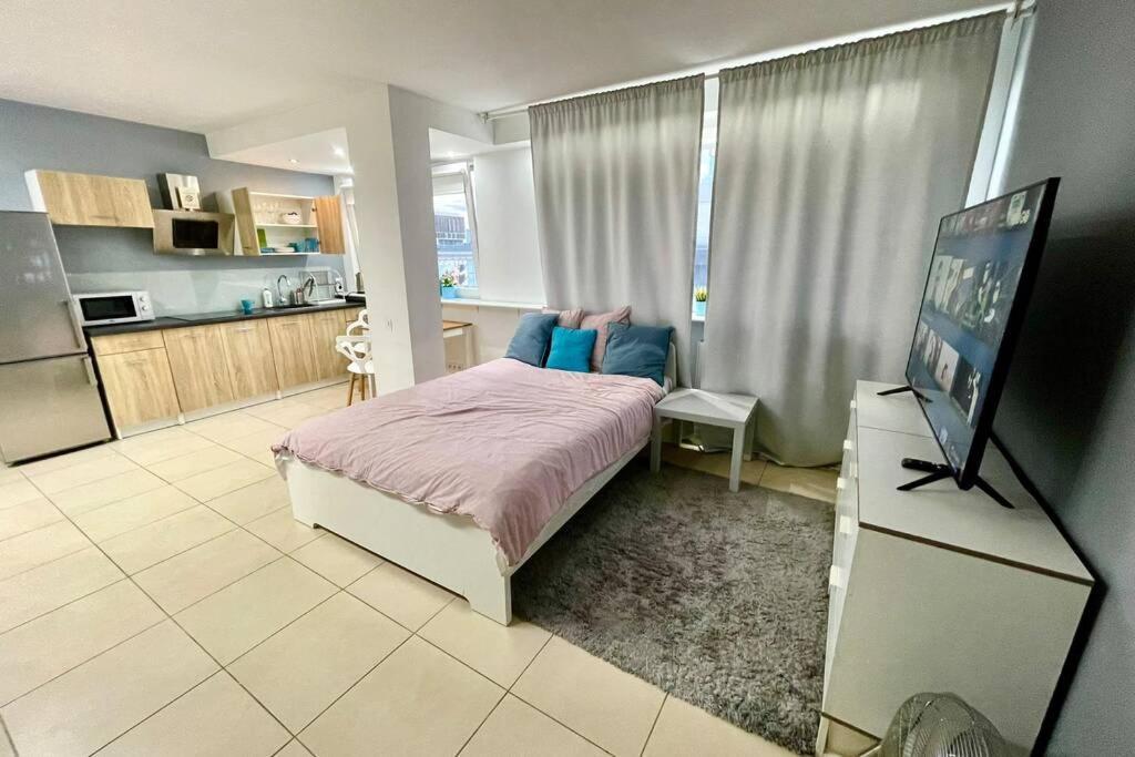 Gold 3 Metro X2 Wifi 300 Mbs 60'Tv Netflix Hbo Appletv+ Apartment Warsaw Exterior photo